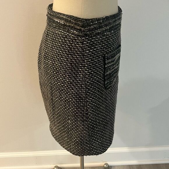Ann Taylor LOFT Tweed Black/White Skirt Size 4P - Picture 3 of 6